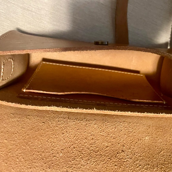 Portland Leather Astoria Crossbody Bag in Tan - Picture 3 of 8